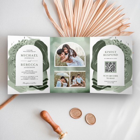Invitation Trois Volets Mariage Code QR Traits de Pinceau Vert Sage Boho