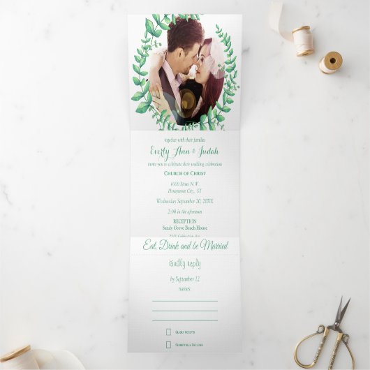 Invitation Trois Volets Mariage de couronnes de fraises de frêne vert Boho (Intérieur)
