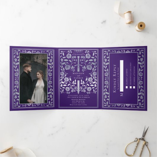 Invitation Trois Volets Mariage médiéval royal d'épée violet et argenté (Intérieur)