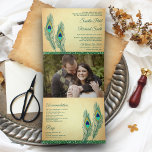 Invitation Trois Volets Mariage Rustic Green Indian Peacock Feathes<br><div class="desc">Éblouissez vos invités avec cette élégante invitation à mariage à thème paon avec de beaux paons à l'extérieur et des plumes vibrantes avec une élégante typographie à l'intérieur contre un vintage arrière - plan de parchemin rustique aux accents de parties scintillant faux vert. Ajoutez simplement les détails de votre événement...</div>