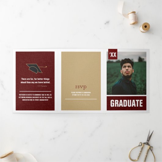 Invitation Trois Volets Maroon Modern Textured Photo Graduation (Extérieur)