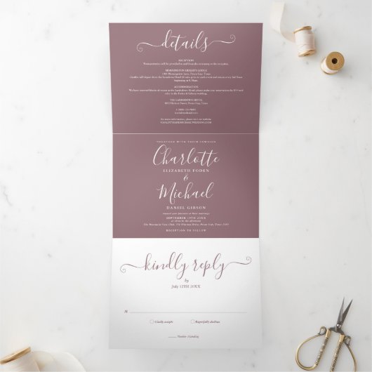 Invitation Trois Volets Mauve Modern Script Monogramme Mariage photo (Intérieur)