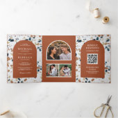 Invitation Trois Volets Moderne Terrazzo Terracotta Arch QR Code Mariage (Intérieur)