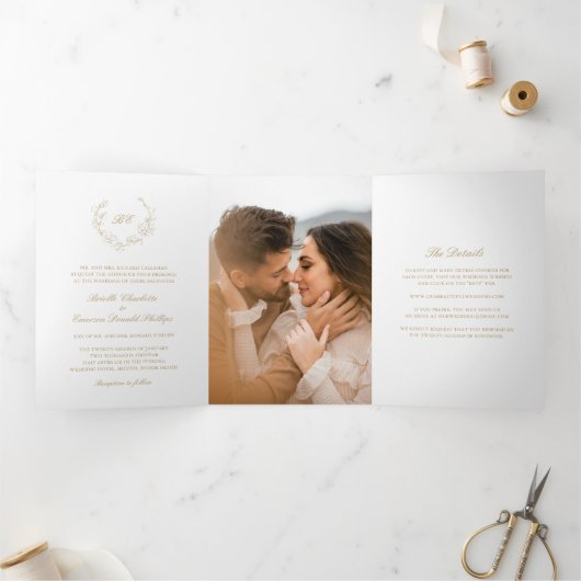 Invitation Trois Volets Monogramme de couronne d'or Mariage élégant (Intérieur)