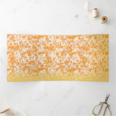 Invitation Trois Volets Motif textile avec orange et gol vibrants (Intérieur)