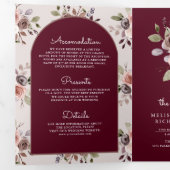 Invitation Trois Volets Neutral Taupe Floral QR Code Burgundy Wedding (Intérieur en premier)