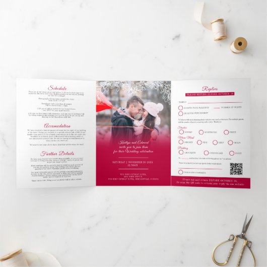 Invitation Trois Volets Option de repas de mariage rouge gui Code QR RSVP (Intérieur)