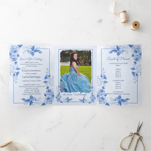 Invitation Trois Volets Photo Espagnol bleu clair Roses Quinceanera (Intérieur)