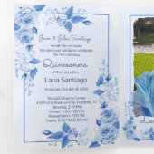 Invitation Trois Volets Photo Espagnol bleu clair Roses Quinceanera (Intérieur en premier)