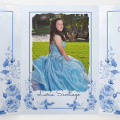 Invitation Trois Volets Photo Espagnol bleu clair Roses Quinceanera (Intérieur au milieu)