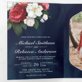 Invitation Trois Volets Roses rouges et Mariage bleu de la marine de Magno (Intérieur en premier)