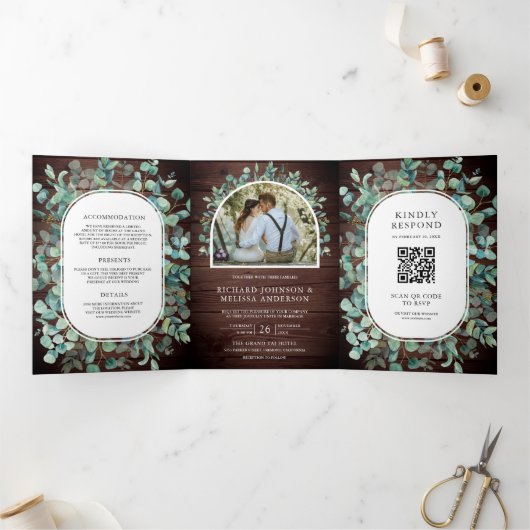 Invitation Trois Volets Rustique Eucalyptus Photo Grange Wood QR Code Mari (Intérieur)