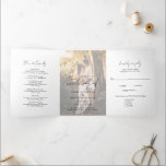 Invitation Trois Volets Rustique Script photo moderne<br><div class="desc">Mariage photo moderne invitation tri-pli avec un design simple avec "le mariage de" dans un style rustique typographie script avec vos détails mariages sur votre photo préférée avec une superposition opaque. Sur la droite se trouve la carte postale RSVP et sur la gauche, la carte de boîtier. Cette élégante invitation...</div>