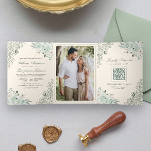 Invitation Trois Volets Sage Green Roses dentelle Florale Crème QR Code Ma