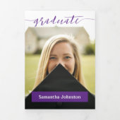 Invitation Trois Volets Script de diplômé violet moderne trois photos (Page de couverture)