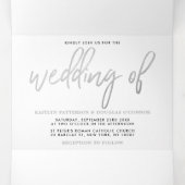 Invitation Trois Volets Suite Mariage de script Silver moderne (Intérieur au milieu)