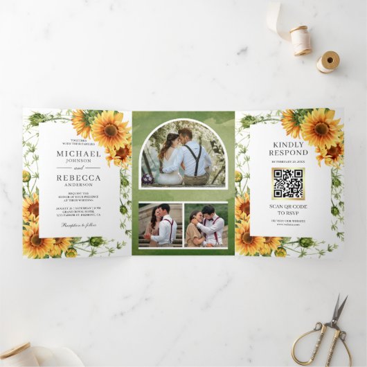 Invitation Trois Volets Tournesols rustiques Arch Photo QR Code Mariage (Intérieur)