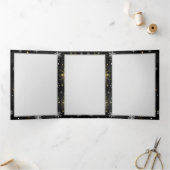 Invitation Trois Volets Xmas Golden Snowflakes on Black Background (Intérieur)