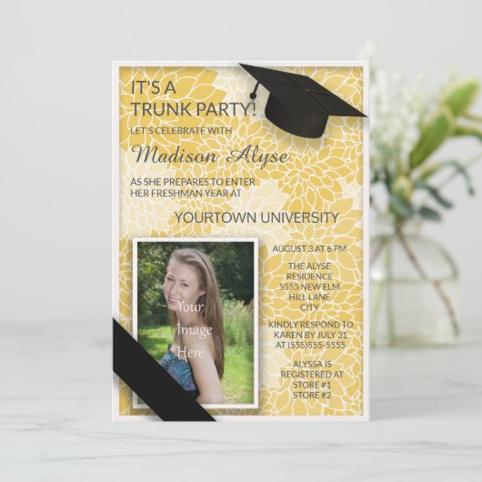 Invitation Tronc floral noir jaune Photo de fête universitair (Debout devant)