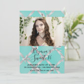 Invitation Turquoise Bleu & Blanc Bows Sweet 16 Party Photo (Debout devant)