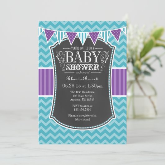 Invitation Turquoise Chalkboard violet Chevron Baby shower In (Debout devant)