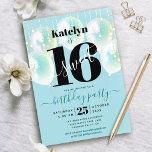 Invitation Turquoise Sweet 16 Ballons d'anniversaire Script G<br><div class="desc">"Bonne Douce 16". Faites-nous parvenir cette invitation de fête unique, simple, festive, moderne et personnalisée pour un événement à retenir. La typographie noire, grasse, graphique et manuscrite recouvre des ballons vert d'eau et des lampes à cordes brillantes d'or sur un arrière - plan bleu d'eau douce. Personnalisez le texte personnalisé...</div>