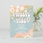 Invitation TWELVE est une Vibe Daisy Hippie les années 70 Ann (Debout devant)