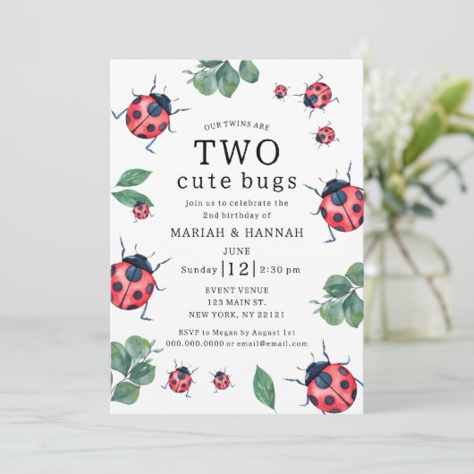 Invitation Twin Girls Two mignons Bugs Ladybug 2e anniversair (Debout devant)
