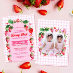 Invitation Twin Sisters Joint Berry Photo Premier anniversair<br><div class="desc">Ce design de fraise est idéal pour les soeurs jumelles de petite fille pour une fête d'anniversaire Berry First. L'avant est ornée d'une arche rose avec des fraises d'aquarelle rouge et des fleurs surplombant un design en vichy chèque rose. Au verso de l'invitation se trouve un cadre adorable avec des...</div>
