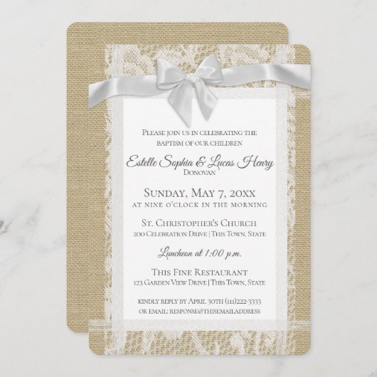 Invitation Twins Baptême White Bow Burlap et dentelle (Devant / Derrière)