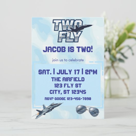Invitation TWO Fly, Jet 2nd Birthday (Debout devant)
