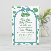 Invitation Two Lucky Charms Clovers Boy Twins Baby Shower (Debout devant)