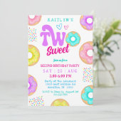 Invitation Two Sweet Sprinkle Doughnut Second Birthday Party (Debout devant)