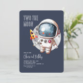 Invitation Two The Moon Blue 2e anniversaire (Debout devant)