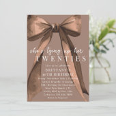 Invitation Tying Up My 20s Brown Coquette Bow 30th Birthday (Debout devant)