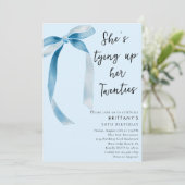 Invitation Tying Up My 20s Chic Blue Bow 30th Birthday Party (Debout devant)