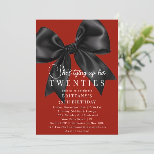 Invitation Tying Up My 20s Deep Red Black Bow 30th Birthday (Debout devant)