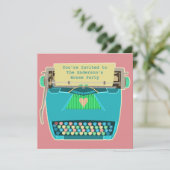 Invitation Typewriter Cute Retro Modern Personnalisée Party (Debout devant)