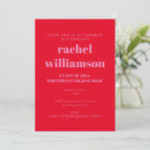Invitation Typographie audacieuse Bright Rose Red Graduation  (Debout devant)