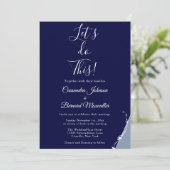 Invitation Typographie Bleu Blanc Excitée Minimal Mariage Inv (Debout devant)