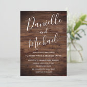 Invitation Typographie de la grange en bois rustique Mariage  (Debout devant)