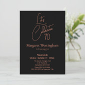 Invitation Typographie élégante de script en or rose pour 70e (Debout devant)