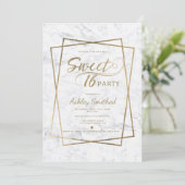 Invitation Typographie en faux or moderne marbre Sweet 16 (Debout devant)