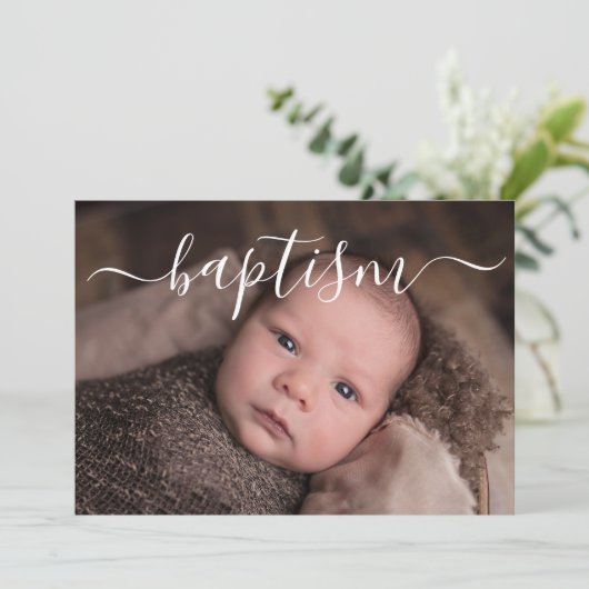 Invitation Typographie manuscrite de script baptême (Debout devant)