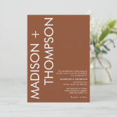 Invitation Typographie moderne Gras Rouille Terracotta Mariag (Debout devant)