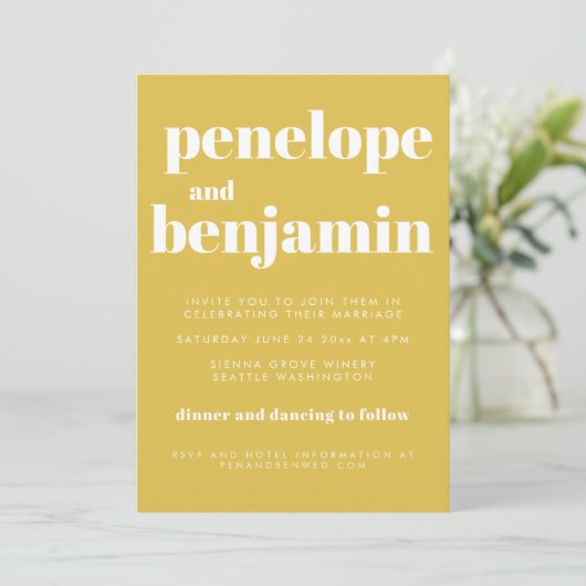 Invitation Typographie moderne Yellow Retro Mariage tout en u (Debout devant)