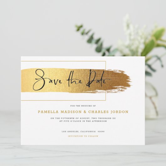 Invitation Typographie noire élégante au pinceau doré moderne (Debout devant)