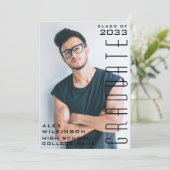 Invitation Typographie Noire moderne Chic Guy Photo Graduatio (Debout devant)