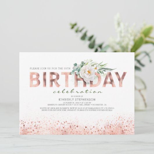 Invitation Typographie Rose de l'or et fleurs blanches Annive (Debout devant)