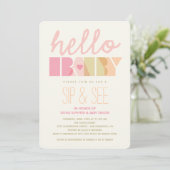 Invitation Typographie rose Girl Sip & Voir Hello Baby shower (Debout devant)